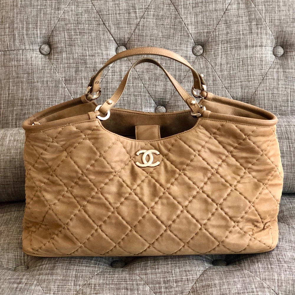 💯 authentic Chanel tote